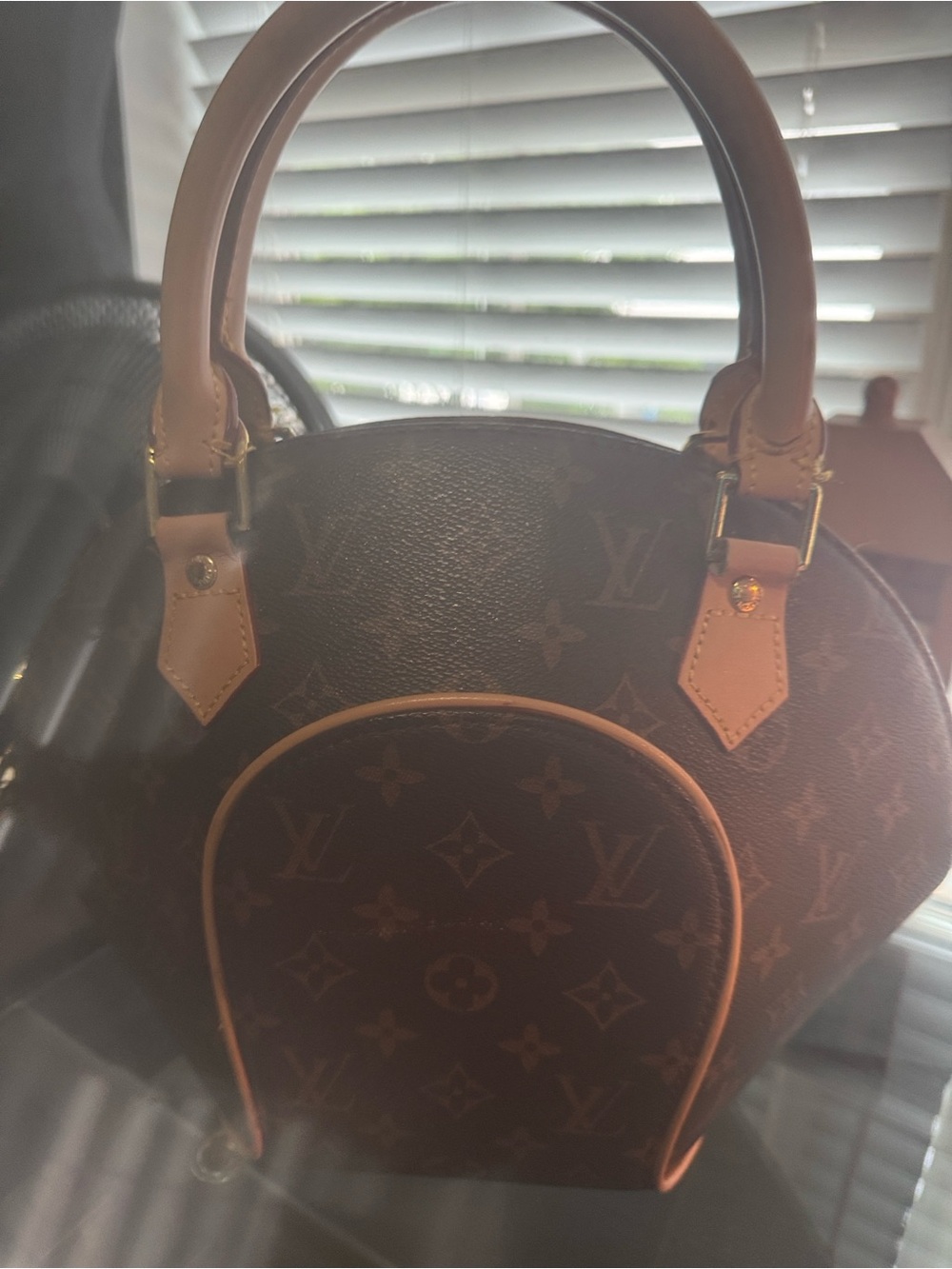 Louis Vuitton Monogram Shoulder Bag with Tan Trim and Gold Hardware - Picture 2 of 6